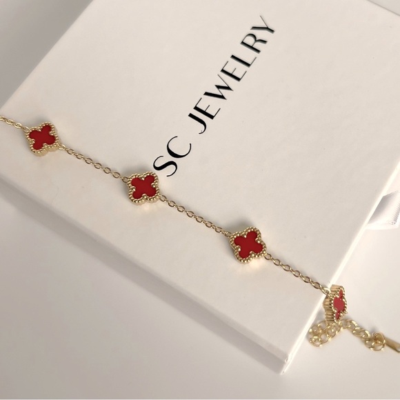 Red Petite Clover Bracelet Double Sided - Picture 3 of 11